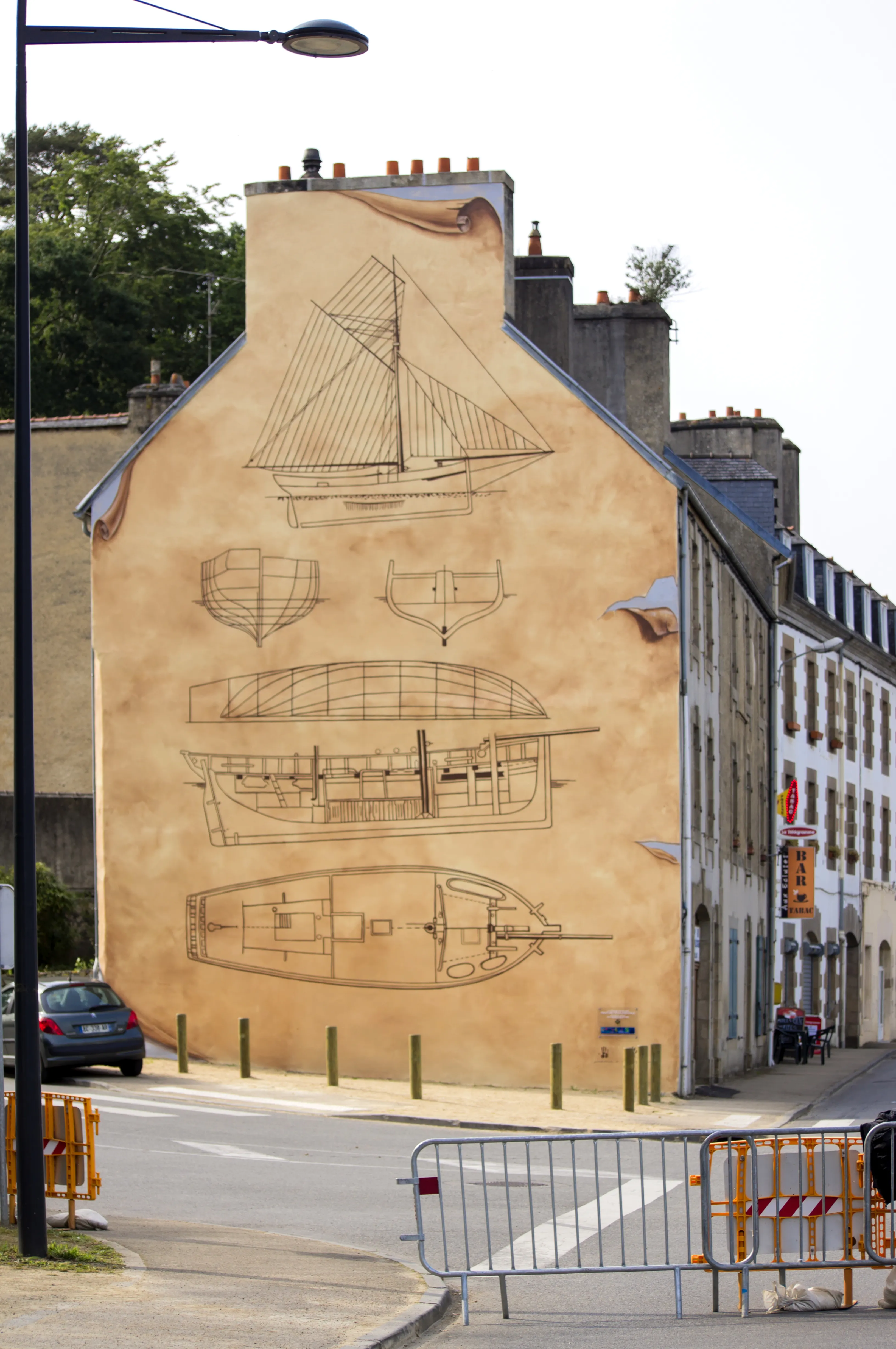 Fresque murale historique à thème maritime, port de Morlaix